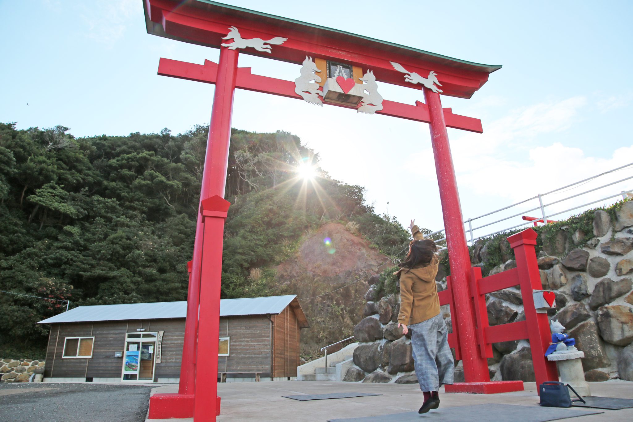 元乃隅神社〜臨時駐車場間のシャトルバス運行のお知らせ(1/2〜5) 山口県長門市観光サイト ななび